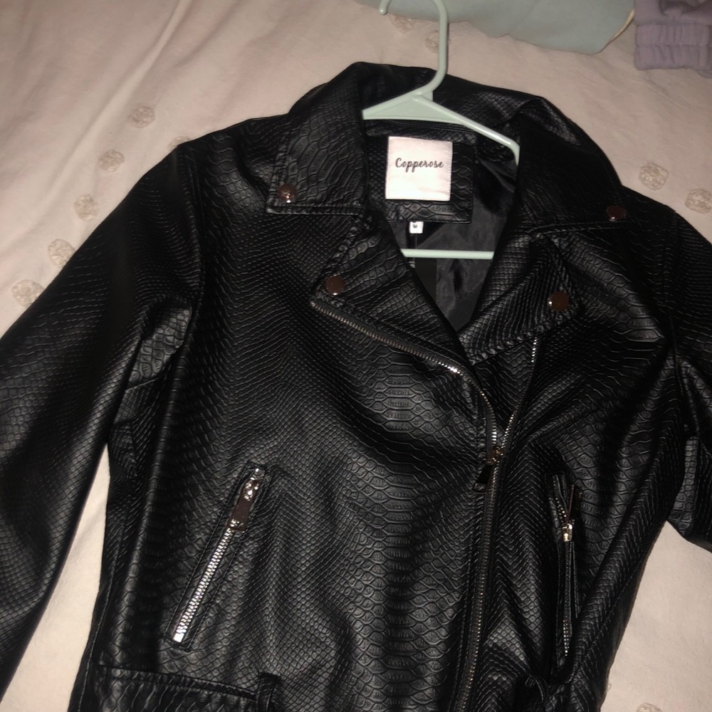 NEVER WORN! Black leather jacket with zipper